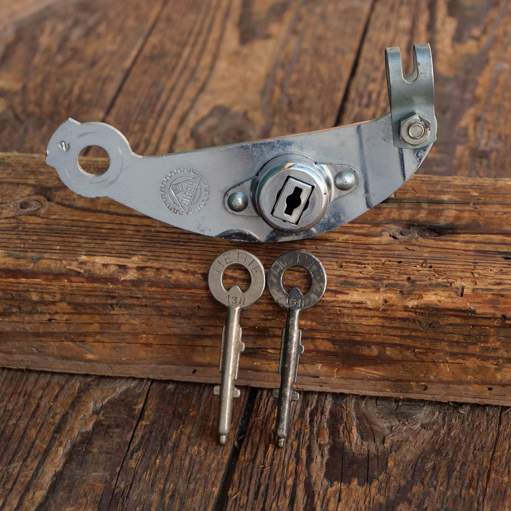 Speichenschloss, HEBIE, integriert im Bremsanker, verchromt, orig. 50er/60er Jahre, Länge 130mm, NOS 