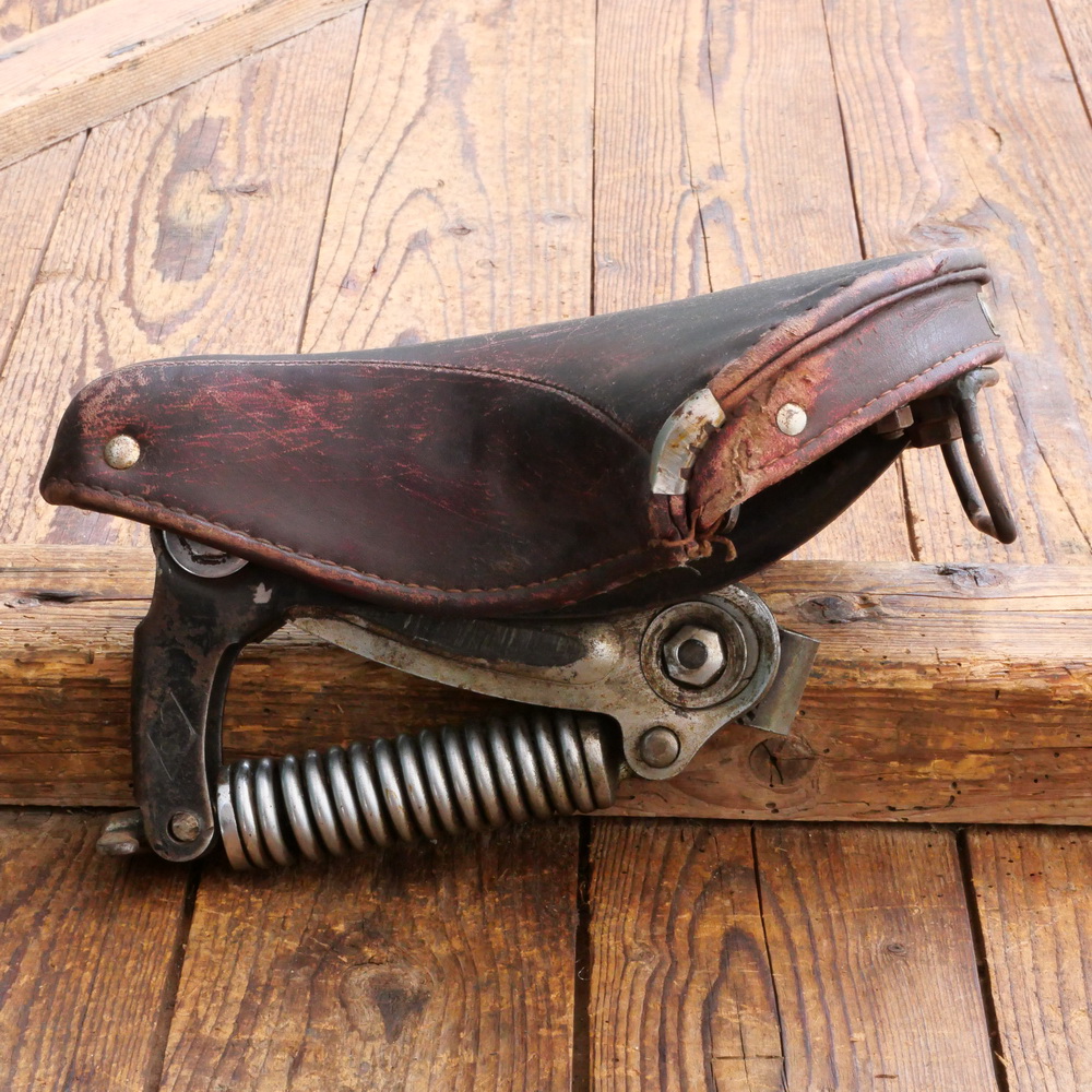 Sattel LOHMANN, Herren, Leder, rotbraun, Zugfedersattel, Roßhaarpolster, original 1930er Jahre, gebr. 