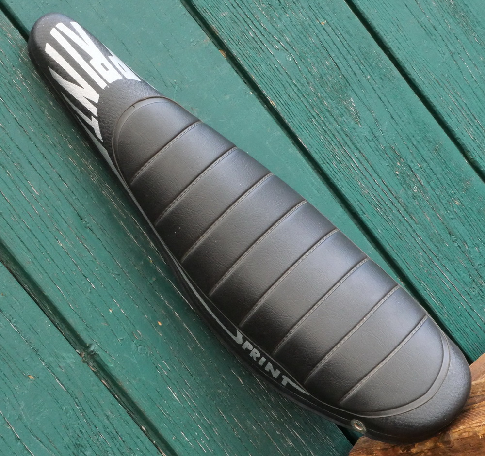 Sattel UNIROYAL Modell Sprint, "Bananensattel"/Sitzbank für Bonanzarad, Kunststoff schwarz, original 70er J., NOS 