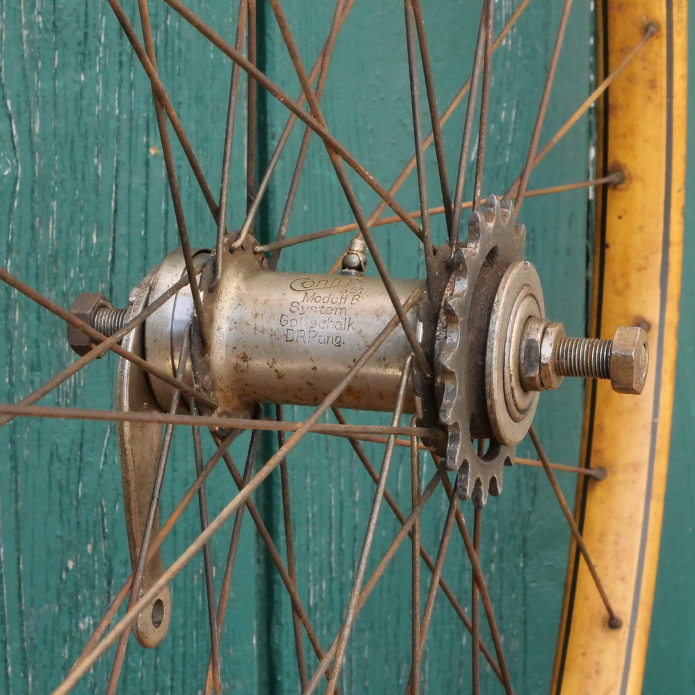 Hinterrad 28 Zoll, Außendurchmesser ca. 653 mm, für Wulstbereifung, 1920er/30er J., Holzdekor, CENTRIX-Nabe, gebr. 