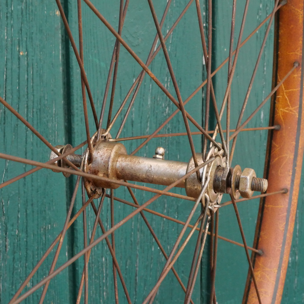 Vorderrad 28 Zoll, Außendurchmesser ca. 653 mm, für Wulstbereifung, 1930, Holzdekor, C.H.B.-Nabe, gebr. 