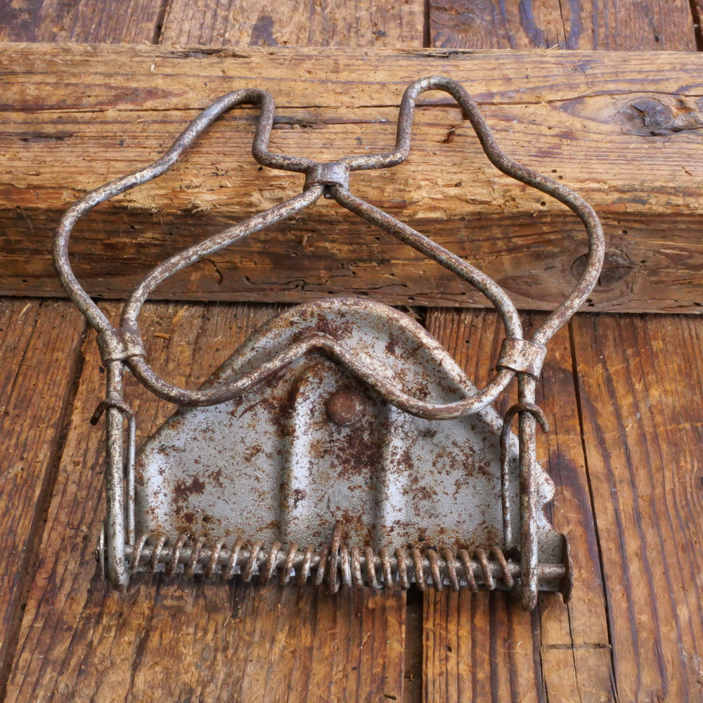 Gepäckträger/Mantelhalter, orig. 10er-30er Jahre, silber lackiert, ca. 16cm x 15cm, NOS 