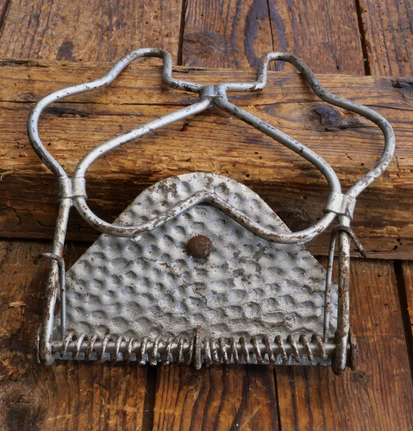 Gepäckträger/Mantelhalter, orig. 10er-30er Jahre, silber lackiert, ca. 16cm x 15cm, NOS 