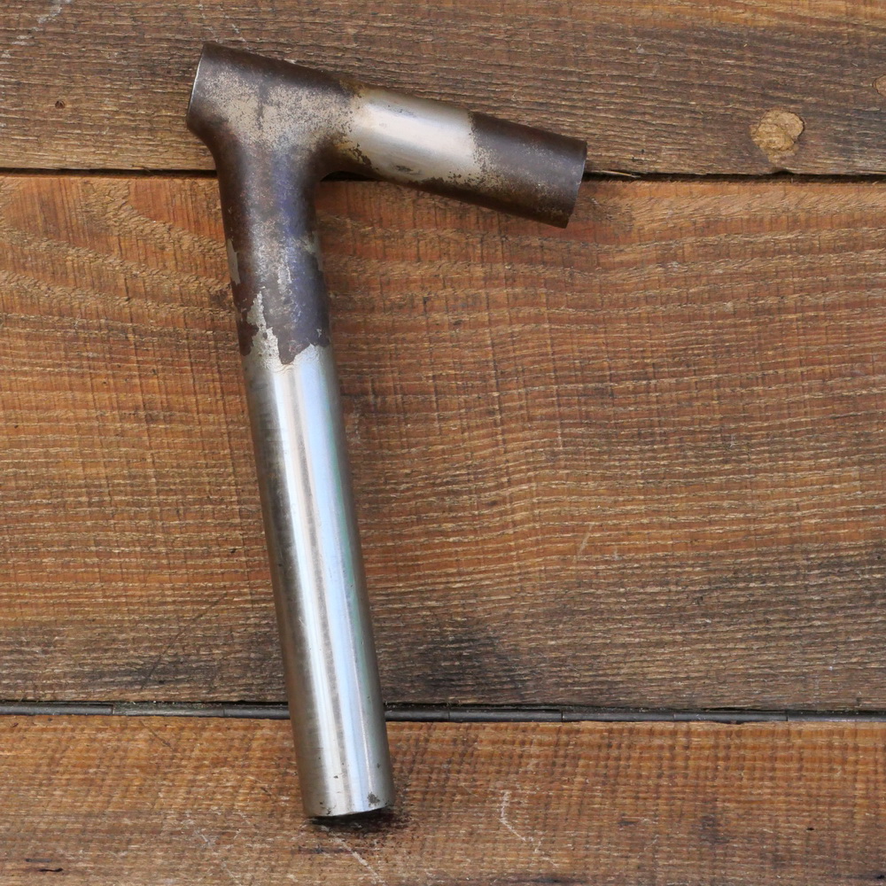 Winkelsattelstütze, Durchmesser: ca. 23,0 mm, Schaftlänge: ca 140 mm, vernickelt, orig. 10er/20er Jahre, gebr. 