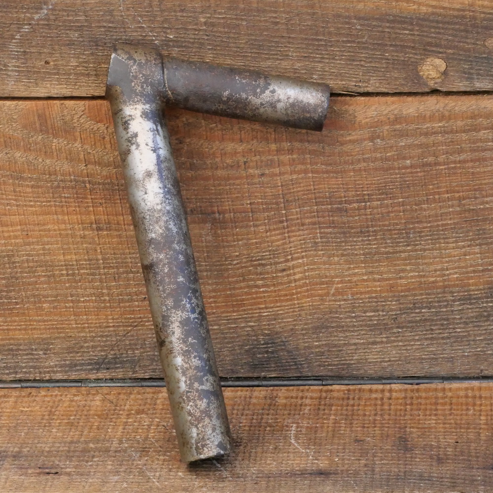 Winkelsattelstütze, Durchmesser: ca. 24,0 mm, Schaftlänge: ca 140 mm, vernickelt, orig. 10er/20er Jahre, gebr. 