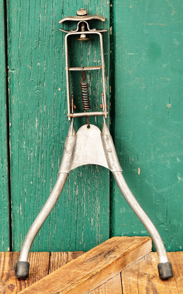 Zweibeinständer für Fahrrad und Moped, Stahl, 1920er/30er J., silber, gebr. 