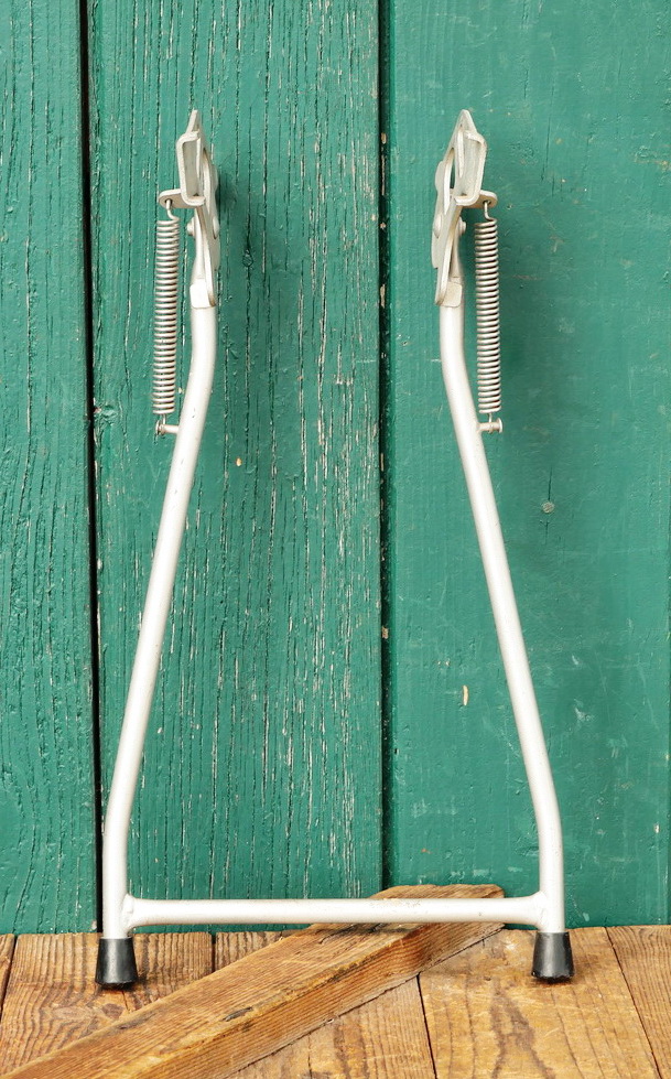 Ständer für Hinterbaumontage auf Achse, für Fahrrad und Motorfahrrad, Stahlrohr, 1950er/60er J., silber, gebr. 