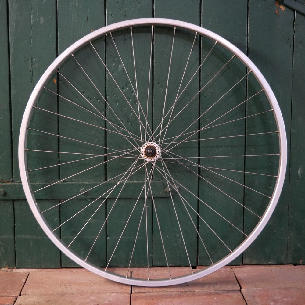 Vorderrad, 28 Zoll (622), Alu, für Drahtreifen,  Alu-Nabe mit Vollachse, NOS 