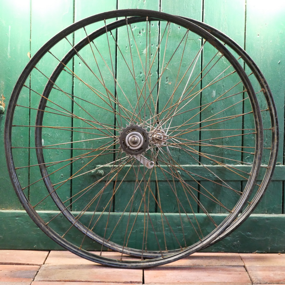 Laufradsatz 28 x 1,75 für Wanderer, 1951, schwarz, Linierung weiß/blau/geflammt, gebr. 