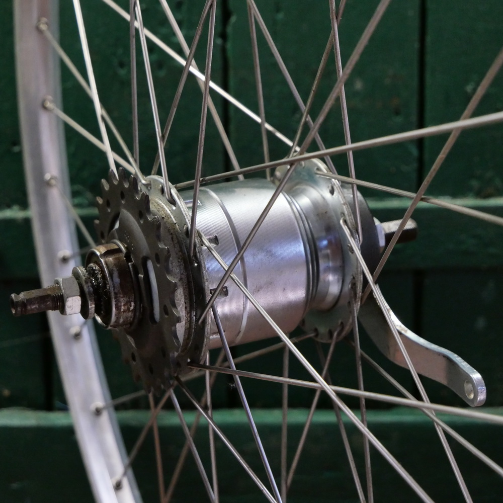 Hinterrad, 26 Zoll (559), 90er J., WEINMANN ZAG 19 Hohlkammerfelge, silber, Nabe: F&S Super 7, NOS 