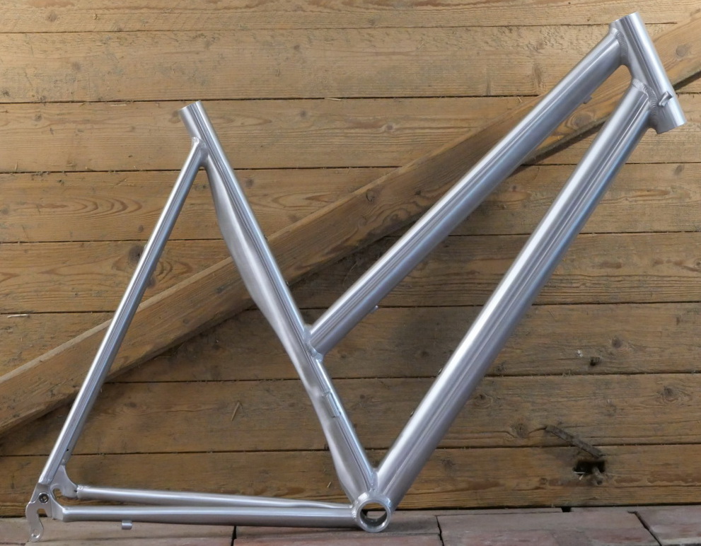 Fahrradrahmen, Damenausführung für Rennrad 28 Zoll, Aluminium roh, um 2005 