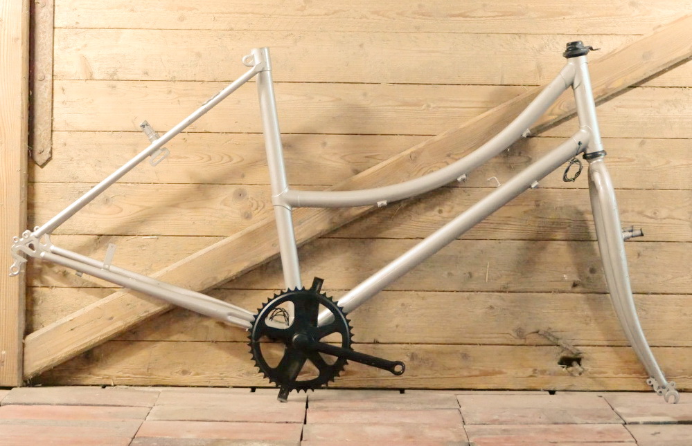 Fahrradrahmen/Frameset, Stahl, Damenenausführung für Treckingrad 28 Zoll, 90er J.,silbergrau, NOS 