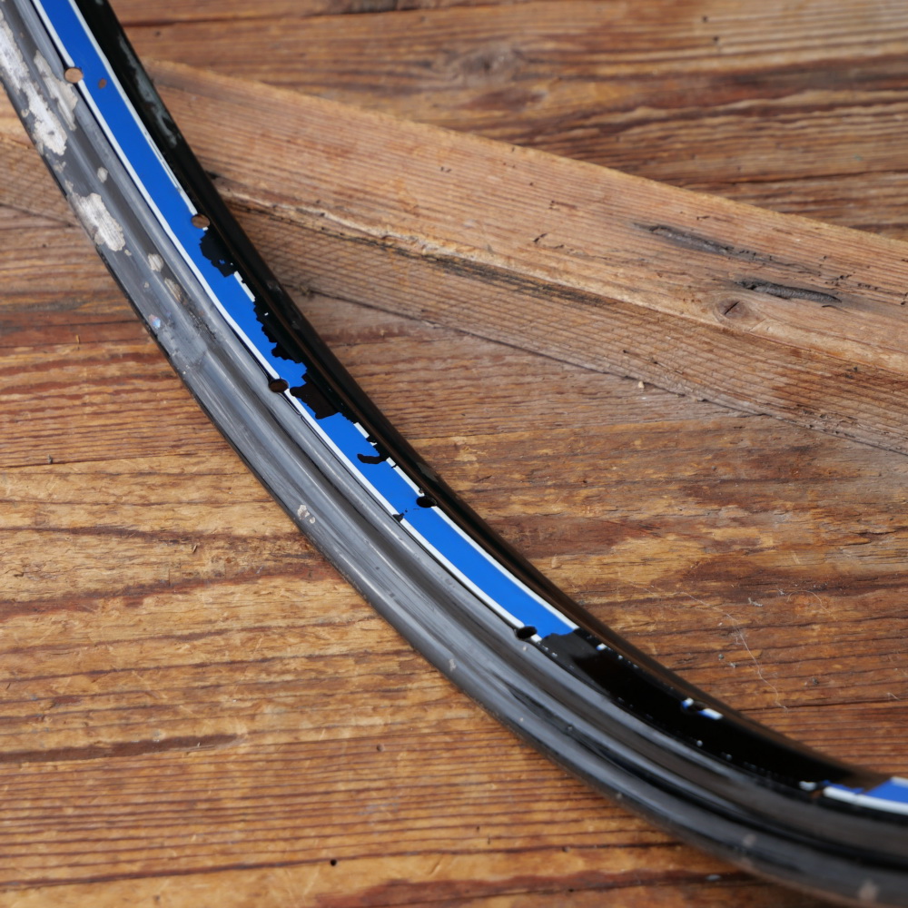 Felge für Drahtreifen Fahrrad, 28 x 1.75 (622 mm), schwarz, Linien blau/weiß, Breite ca. 37 mm, 36 Loch, NOS 
