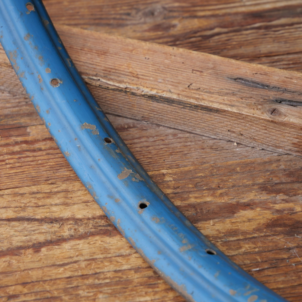 Felge für Drahtreifen WW2-Fahrrad, 28 x 1.75 (622 mm), blau überstrichen, Breite ca. 39 mm, 36 Loch, gebr. 