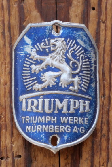 Steuerkopfschild TRIUMPH/Nürnberg, 30er Jahre, Originalschild aus Sammlungsbestand 