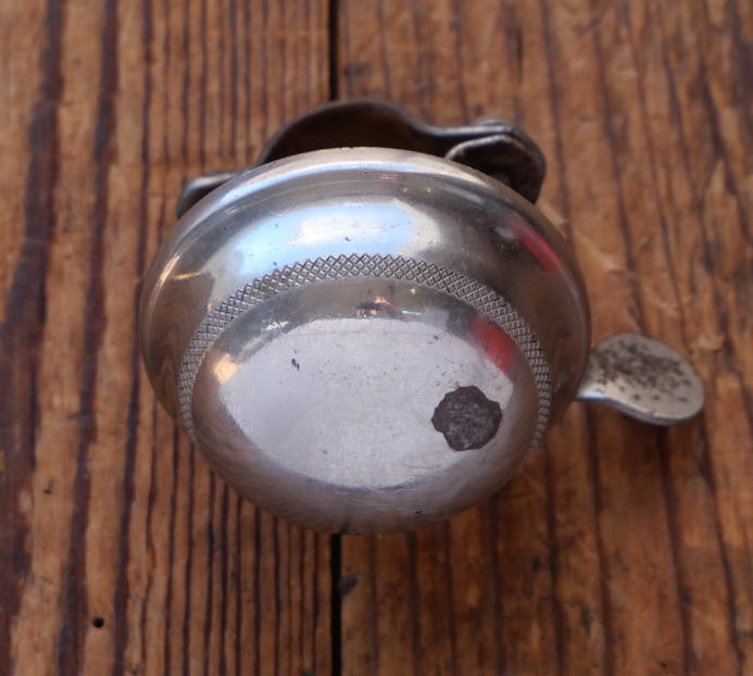 Fahrrad/Moped Klingel mit geriffelter Umrandung, orig. 1910er/20er Jahre, vernickelt, gebr. 