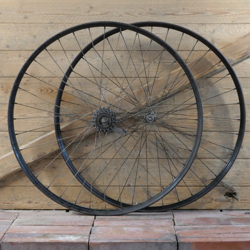 Laufradsatz 28 x 1,75 für Drahtbereifung, 50er J., schwarz, Linien blau/weiß, Naben: F&S, gebr. 