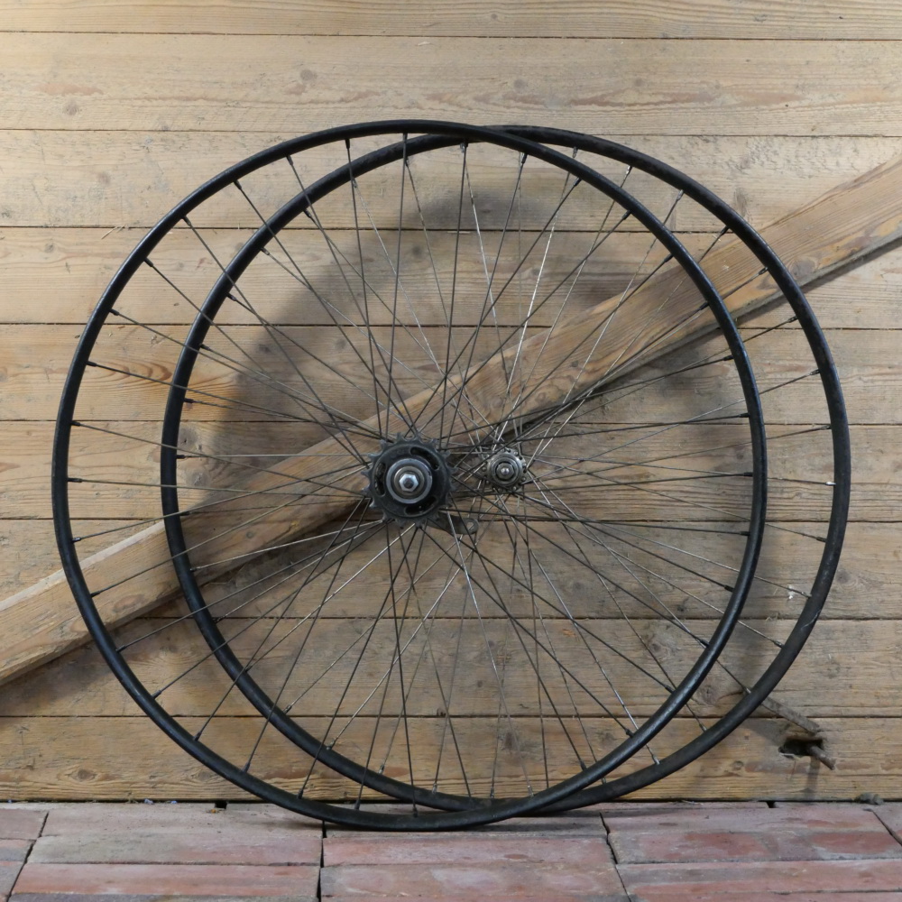 Laufradsatz 28 Zoll, Außendurchmesser ca. 645 mm, für Wulstbereifung, 1935, schwarz, Naben vernickelt, F&S Torpedo-Nabe, gebr. 