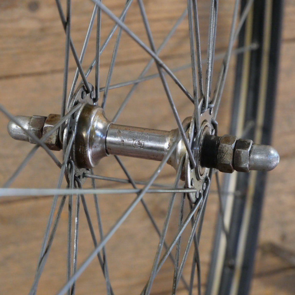 Vorderrad mit Westwood-Felge, 28 Zoll (635), schwarz, Linien gold, 70er-90er J., DBG-Nabe, gebr. 