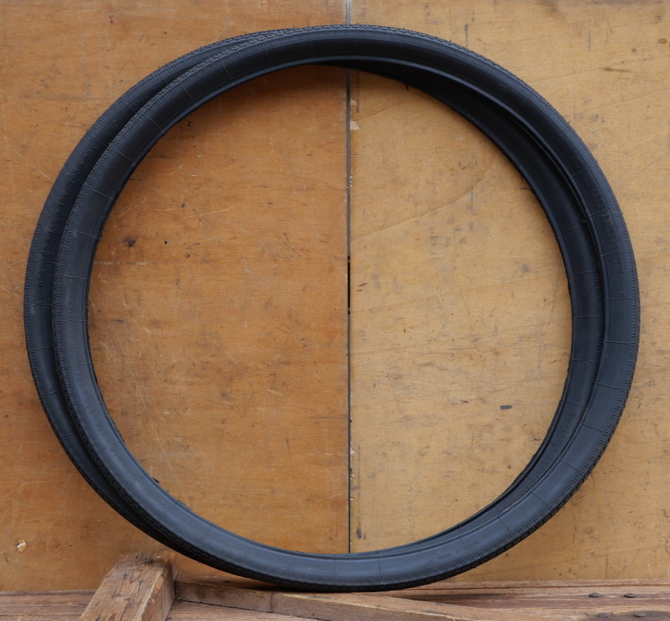 Reifensatz Fahrrad, SEMPERIT Tee Pee, 28 x 1 5/8 x 1 3/4 (47-622), Draht, klassisches Profil, NOS 