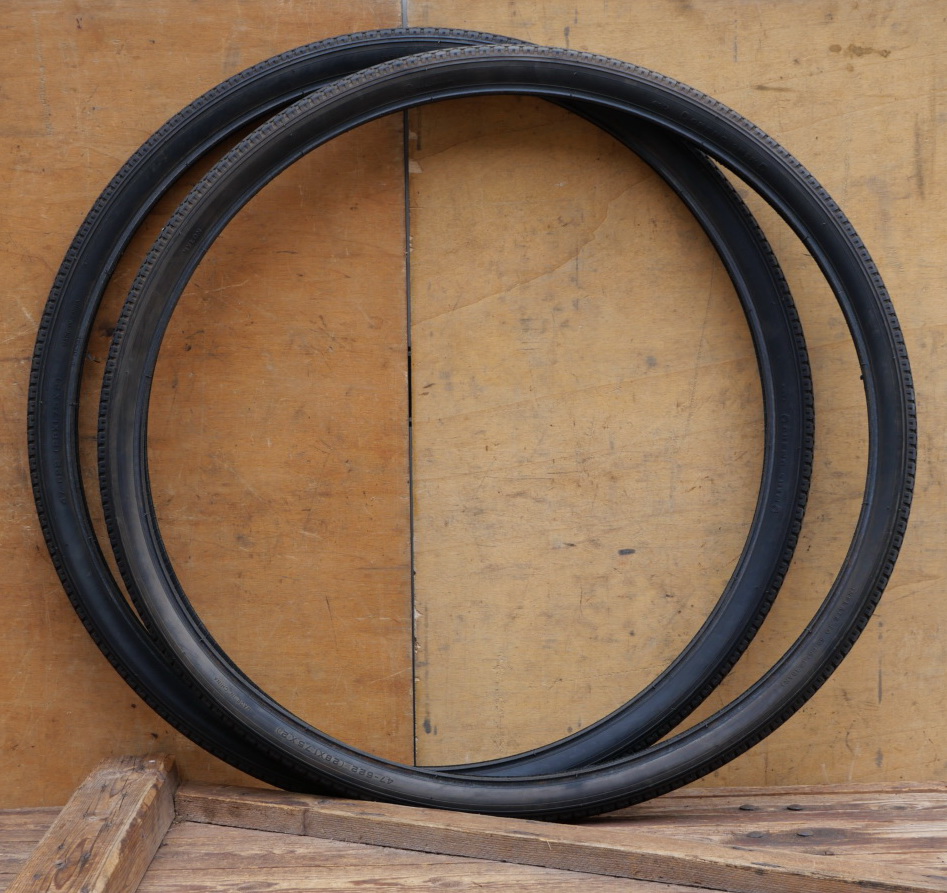 Reifensatz Fahrrad, CHENG SHIN, 28 x 1,75 x 1 1/2 (47-622), Draht, klassisches Profil, NOS 