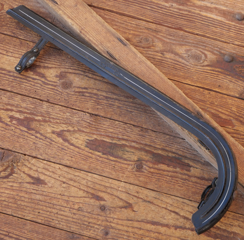 Kettenschutz HASSIA, universal, Länge ca. 51 cm, orig. 30er-50er J., schwarz, Linien silber, gebr. 
