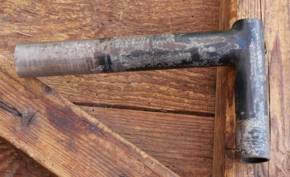 Winkelsattelstütze, rechtwinklige Sonderform, Durchmesser: ca. 22,2 mm, verchromt, orig. 20er/30er Jahre, gebr. 