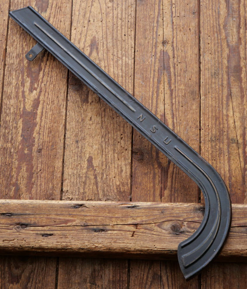 Kettenschutz NSU, Länge ca. 51 cm, orig. 50er/60er J., schwarz, Linien gold, gebr. 