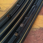 Felge Motorfahrrad/Moped 26 x 2,25 (559), 36 Loch, schwarz lackiert, gepunzt, 45 mm breit, Dek.1 gold aussen 