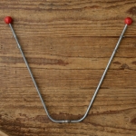 Wimpelstange f. Schutzblechmontage, doppelt, "rote Holzkugel", verzinkt, Höhe=20cm, incl. Wimpelösen, Altbestand 