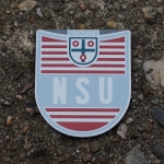 Emblem Tank für "NSU Quickly", silber/rot/blaugrau, Alu, für Tankmontage, B=36 H=42mm, 1,5 mm dick 