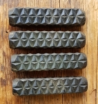 Pedalgummi für Blockpedalen 10-50er Jahre,  L: ca. 98 mm, ca. 23 x 23 mm, innen Vierkant 5 x 5 mm, 4 Stck. Satz  