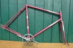 Fahrradrahmen "Victoria" Sportradausführung 28 x 1 ¼, pink metallic mit Flügellinierung 