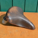 Sattel, Material Leder mit Patina, dunkelbraun, Breite 22 cm, Länge 24 cm 