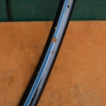 Wulstfelge 26 x 1 ½, 36-loch, Breite 33 mm, Linierung blau/weiß, NOS 