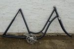 Fahrradrahmen "Grecos", 20er Jahre, Rahmenhöhe 56 cm, Tretlager (5/8 x 3/16 !!)  ok, vor Jahren neu lackiert.  
