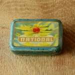 Flickzeug Blechdose "NATIONAL" orig. 30er Jahre, 68 x 46 x 22 mm, ohne Inhalt 