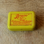 Flickzeug Blechdose "BRAVO" orig. 50er Jahre, 59 x 40 x 18 mm, ohne Inhalt  