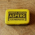 Flickzeug Blechdose "ASPERG" orig. 50er Jahre, 60 x 41 x 15 mm, ohne Inhalt 