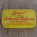 Flickzeug Blechdose "BRAVO" orig. 50 er Jahre, 78 x 41 x 16 mm, ohne Inhalt 