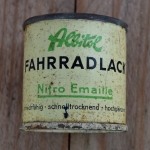 Blechdose "ALBITOL FAHRRADLACK NITRO EMAILLE" orig. 50 er Jahre, 49 x 48 mm, mit Restinhalt 