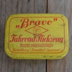 Flickzeug Blechdose "BRAVO" orig. 30 er Jahre, 58 x 41 x 16 mm, ohne Inhalt 