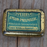 Flickzeug Blechdose "PETER`S UNION-PNEUMATIC" orig. 20 er Jahre, 58 x 39 x 19 mm, ohne Inhalt 