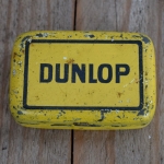 Flickzeug Blechdose "DUNLOP" orig. 30 er Jahre, 59 x 40 x 20 mm, ohne Inhalt 