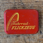 Flickzeug Blechdose orig. 50er Jahre, 82 x 59 x 21 mm, ohne Inhalt 