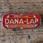 Flickzeug Blechdose "DANA-LAP" orig. 50er Jahre, 86 x 33 x 17 mm, ohne Inhalt 