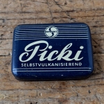 Flickzeug Blechdose "SEMPERIT PICKI" orig. 50er Jahre, 71 x 53 x 18 mm, ohne Inhalt 