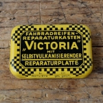 Flickzeug Blechdose "VICTORIA" orig. 30er Jahre, 60 x 40 x 17 mm, ohne Inhalt 