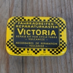 Flickzeug Blechdose "VICTORIA" orig. 50er Jahre, 60 x 41 x 17 mm, ohne Inhalt 