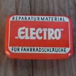 Flickzeug Blechdose "ELECTRO" orig. 30 er Jahre, 60 x 40 x 16 mm, ohne Inhalt 